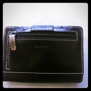 Tri-fold leather Fossil wallet